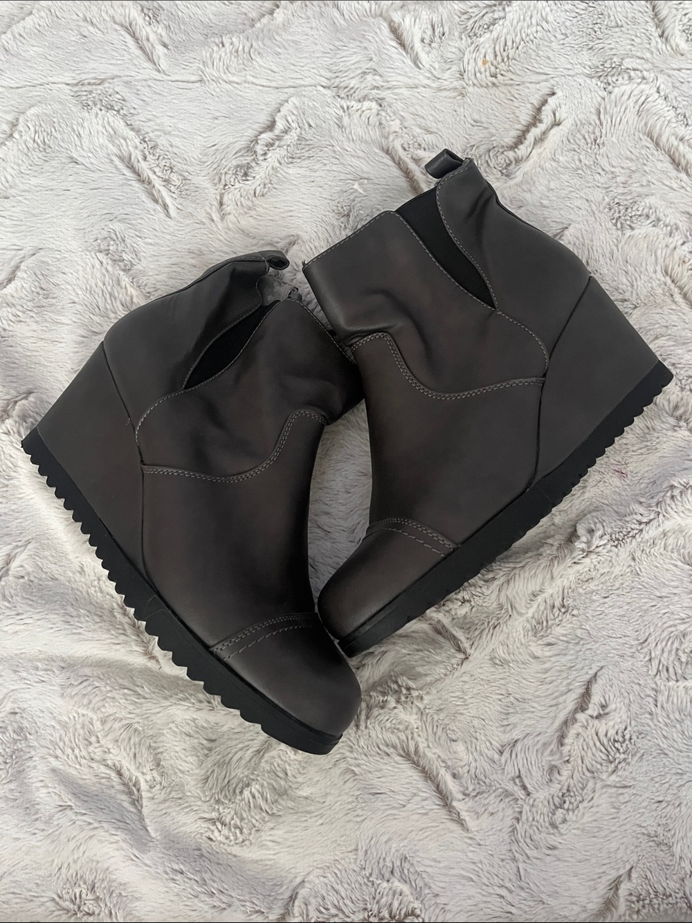 Khombu Black Wedge Ankle Boots
